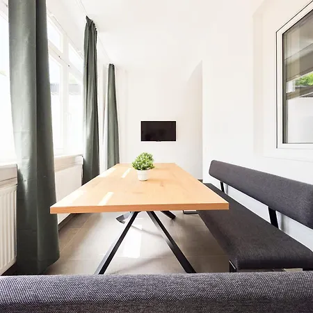 Tolstov - 3 - Kitchen - Dining - Terrace - 25 Min To Messe Dus Apartament