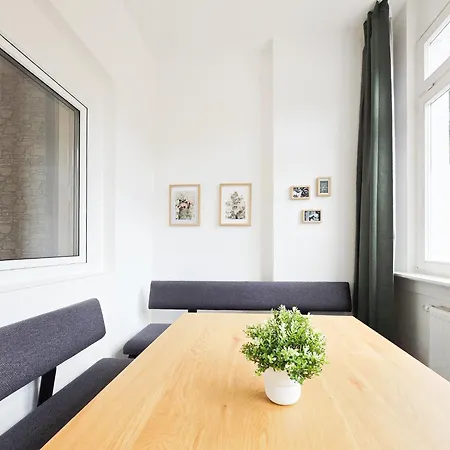 Tolstov - 3 - Kitchen - Dining - Terrace - 25 Min To Messe Dus