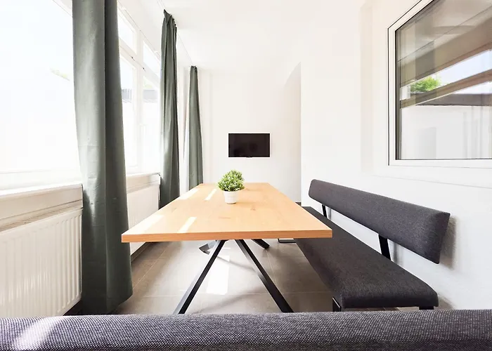 Tolstov - 3 - Kitchen - Dining - Terrace - 25 Min To Messe Dus Lejlighed