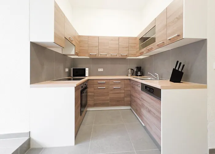 Tolstov - 3 - Kitchen - Dining - Terrace - 25 Min To Messe Dus Lejlighed *