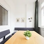 Tolstov - 3 - Kitchen - Dining - Terrace - 25 Min To Messe Dus
