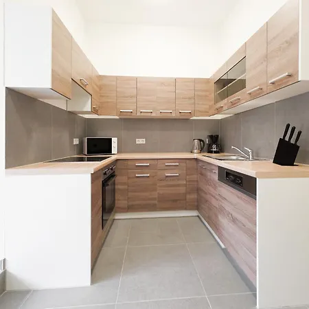 Tolstov - 3 - Kitchen - Dining - Terrace - 25 Min To Messe Dus Апартаменты *