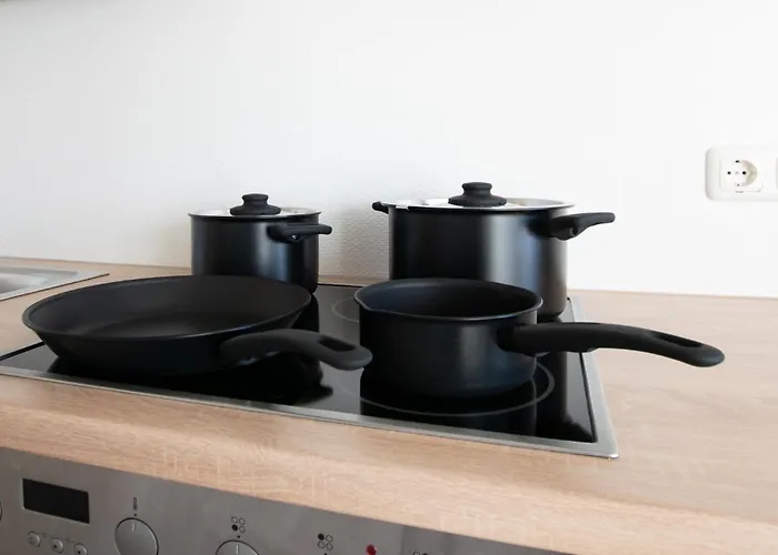 Tolstov - 3 - Kitchen - Dining - Terrace - 25 Min To Messe Dus Lejlighed