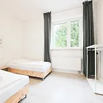 Daire Tolstov - 3 - Kitchen - Dining - Terrace - 25 Min To Messe Dus