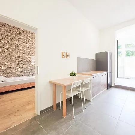 Daire Tolstov - 3 - Kitchen - Dining - Terrace - 25 Min To Messe Dus *
